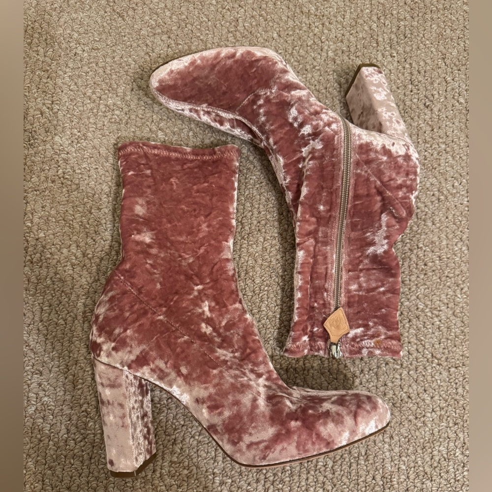 Dusty pink velvet ankle boots from Oscar Tiye.